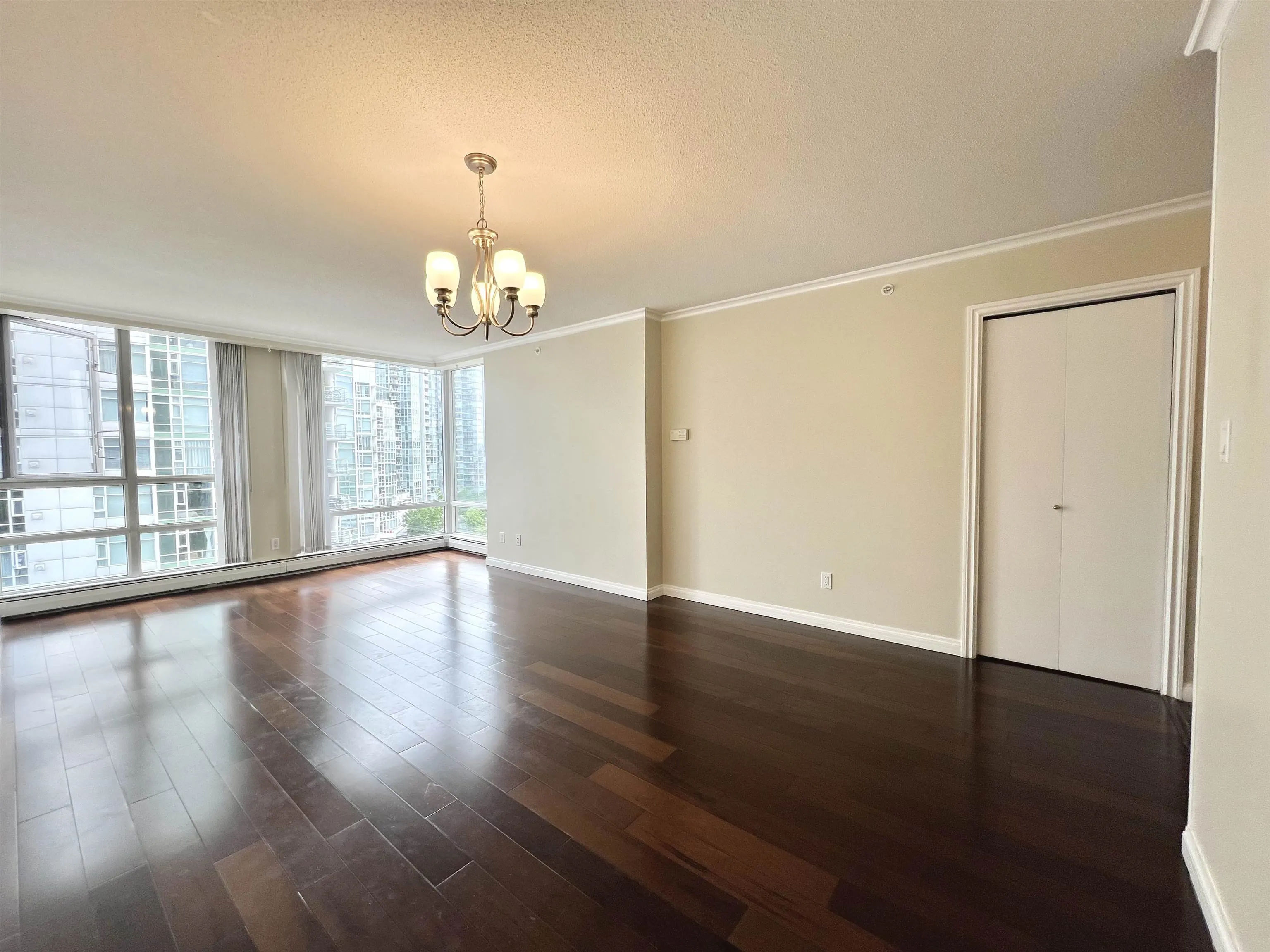 1002 1201 Marinaside Crescent