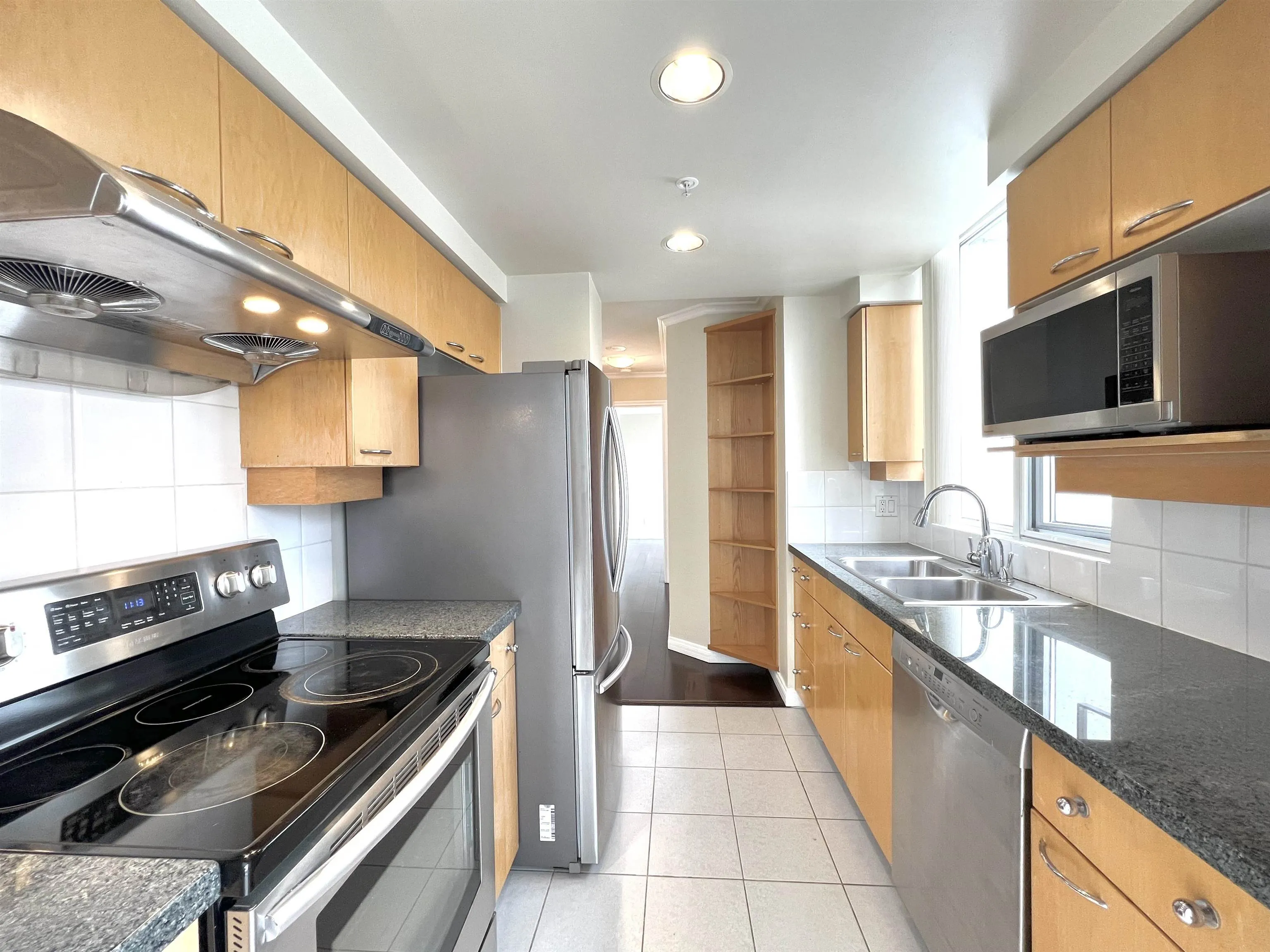 1002 1201 Marinaside Crescent