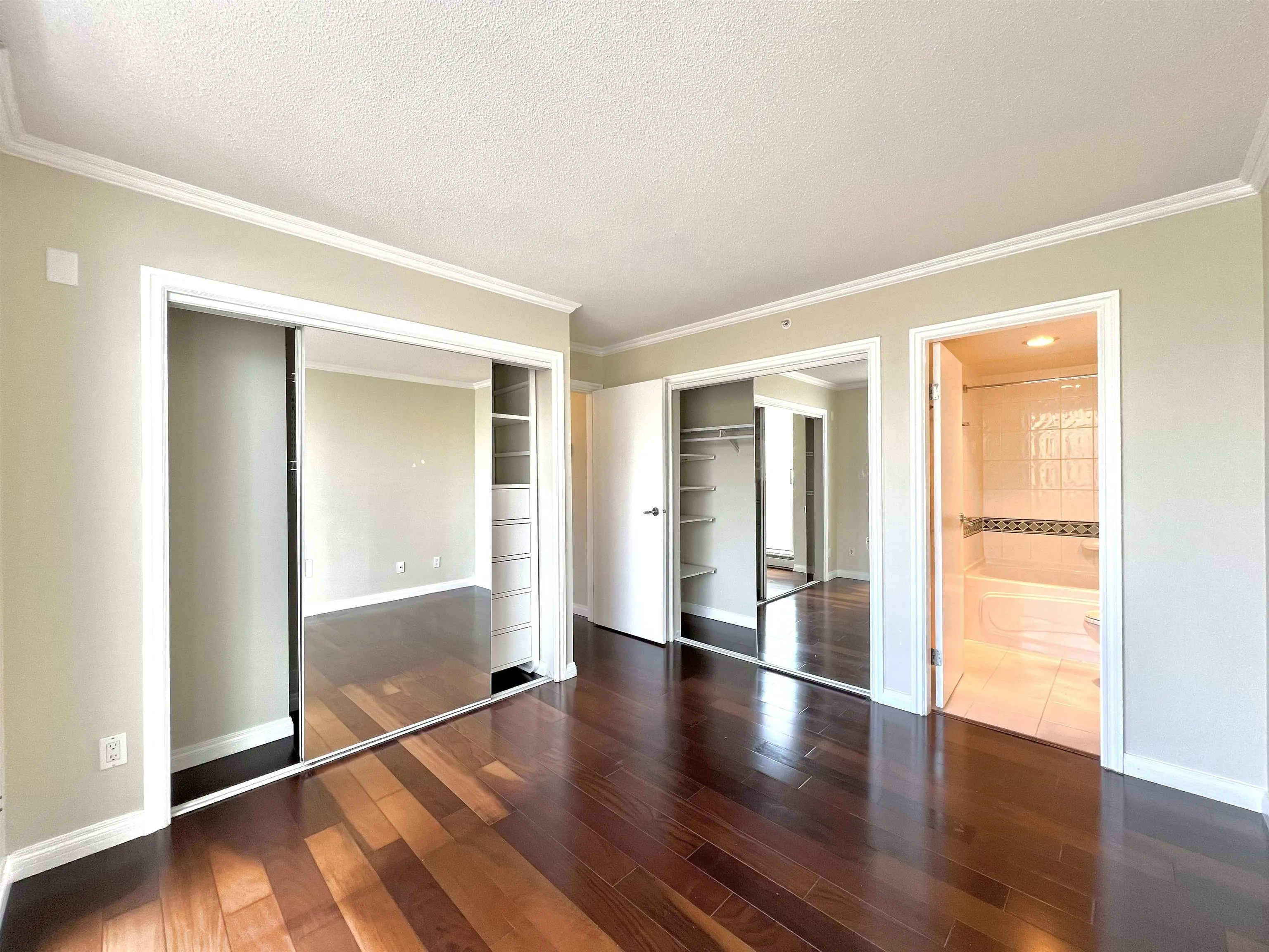 1002 1201 Marinaside Crescent
