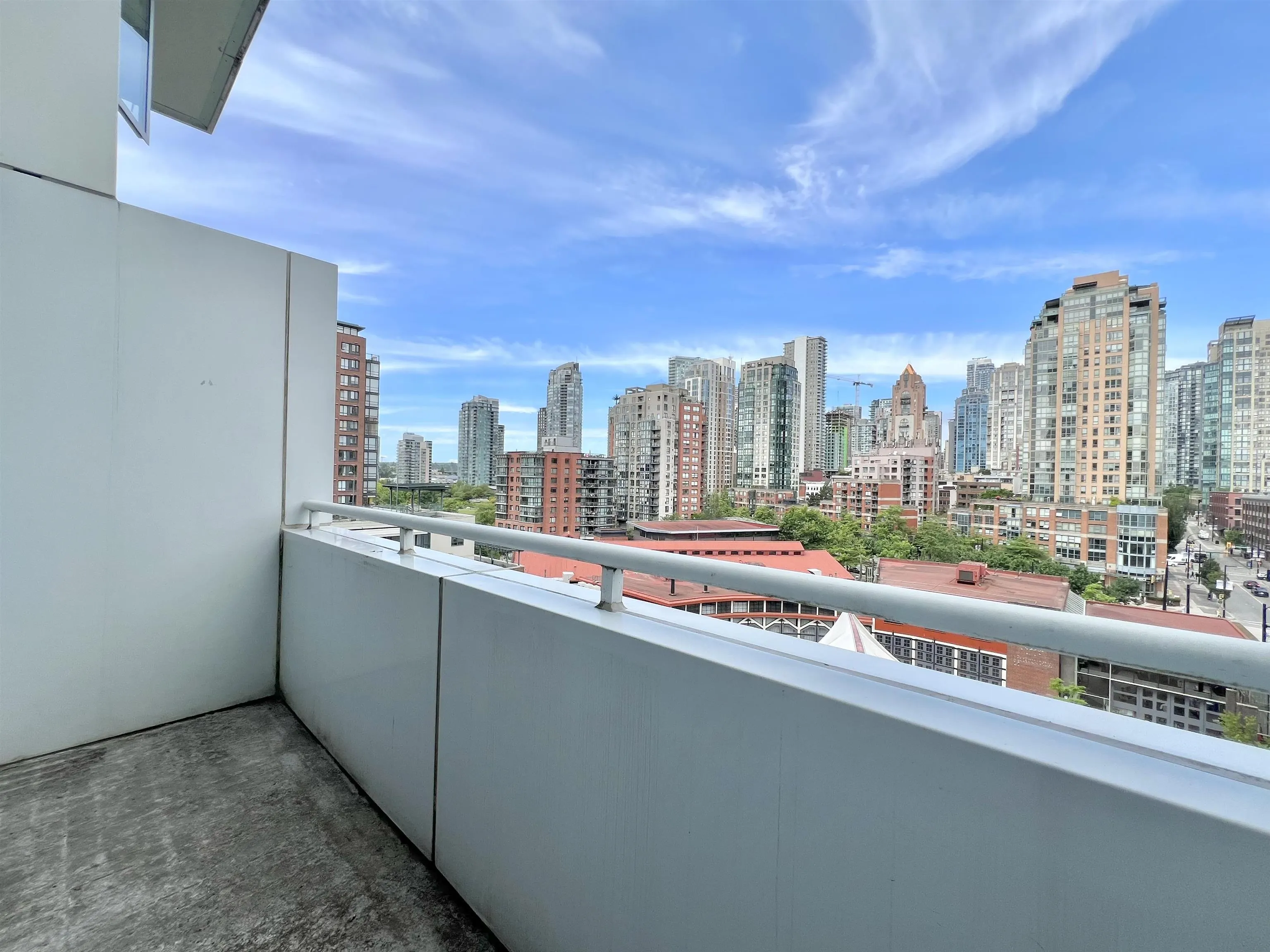 1002 1201 Marinaside Crescent