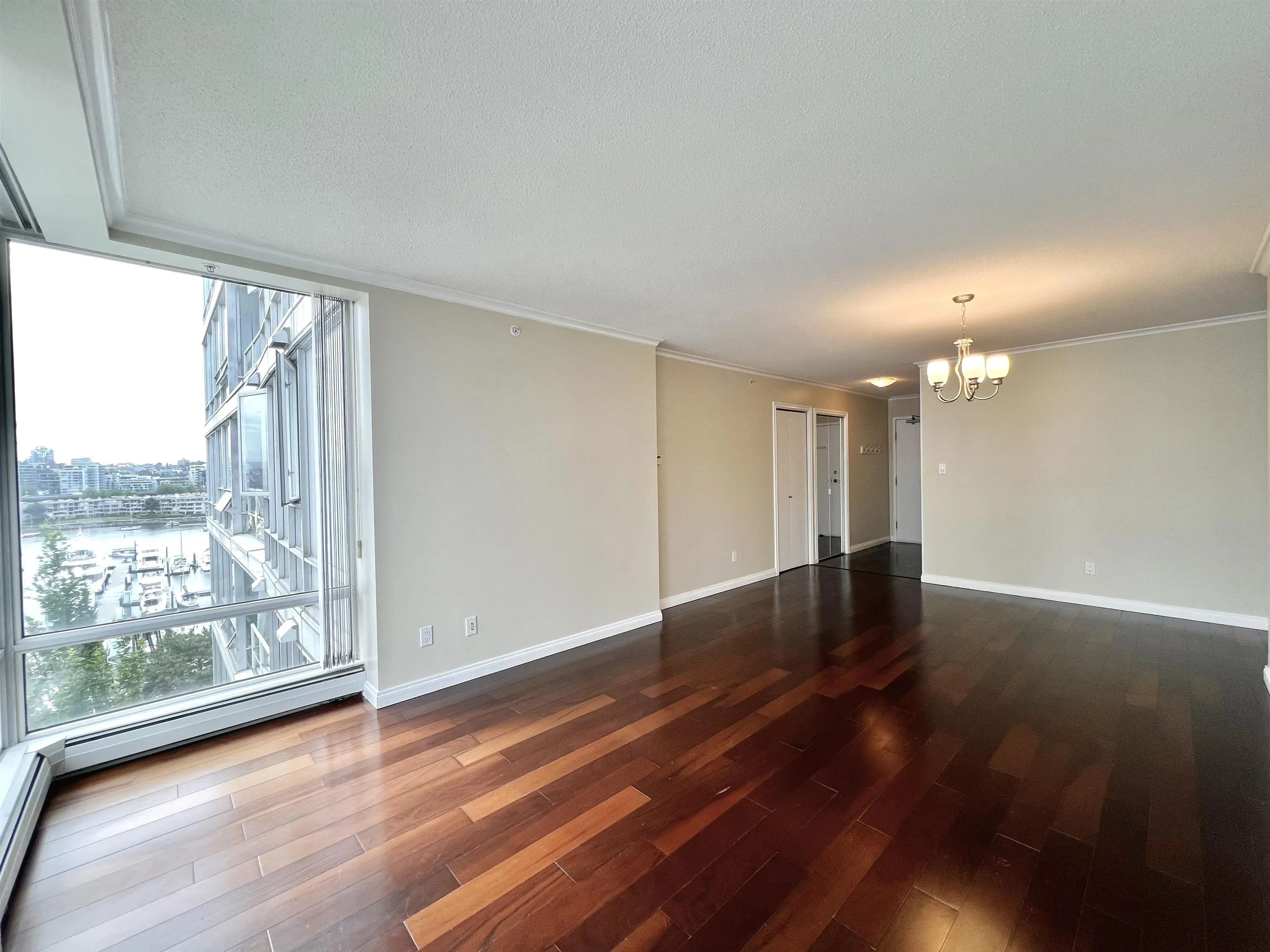 1002 1201 Marinaside Crescent