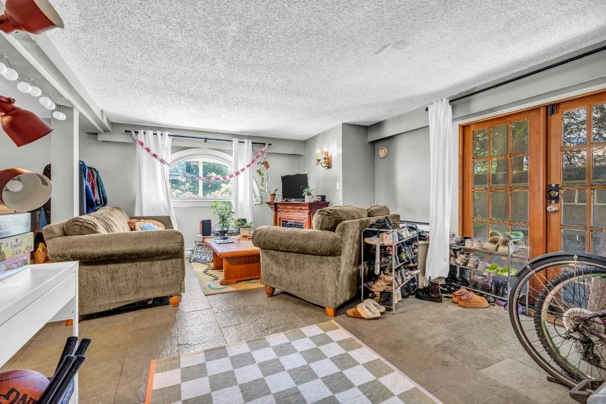 2575 W 3rd Avenue