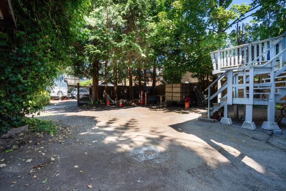 2575 W 3rd Avenue