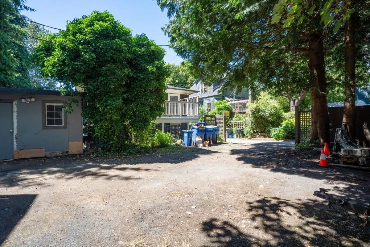 2575 W 3rd Avenue