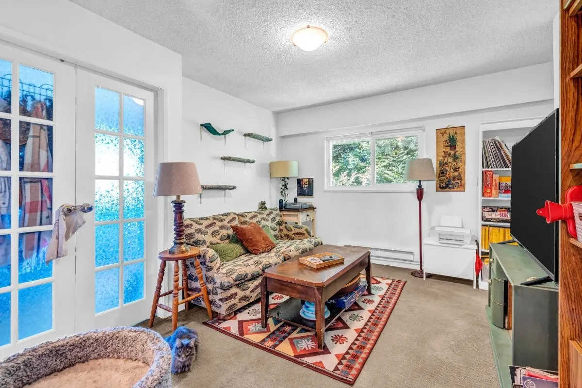 2575 W 3rd Avenue