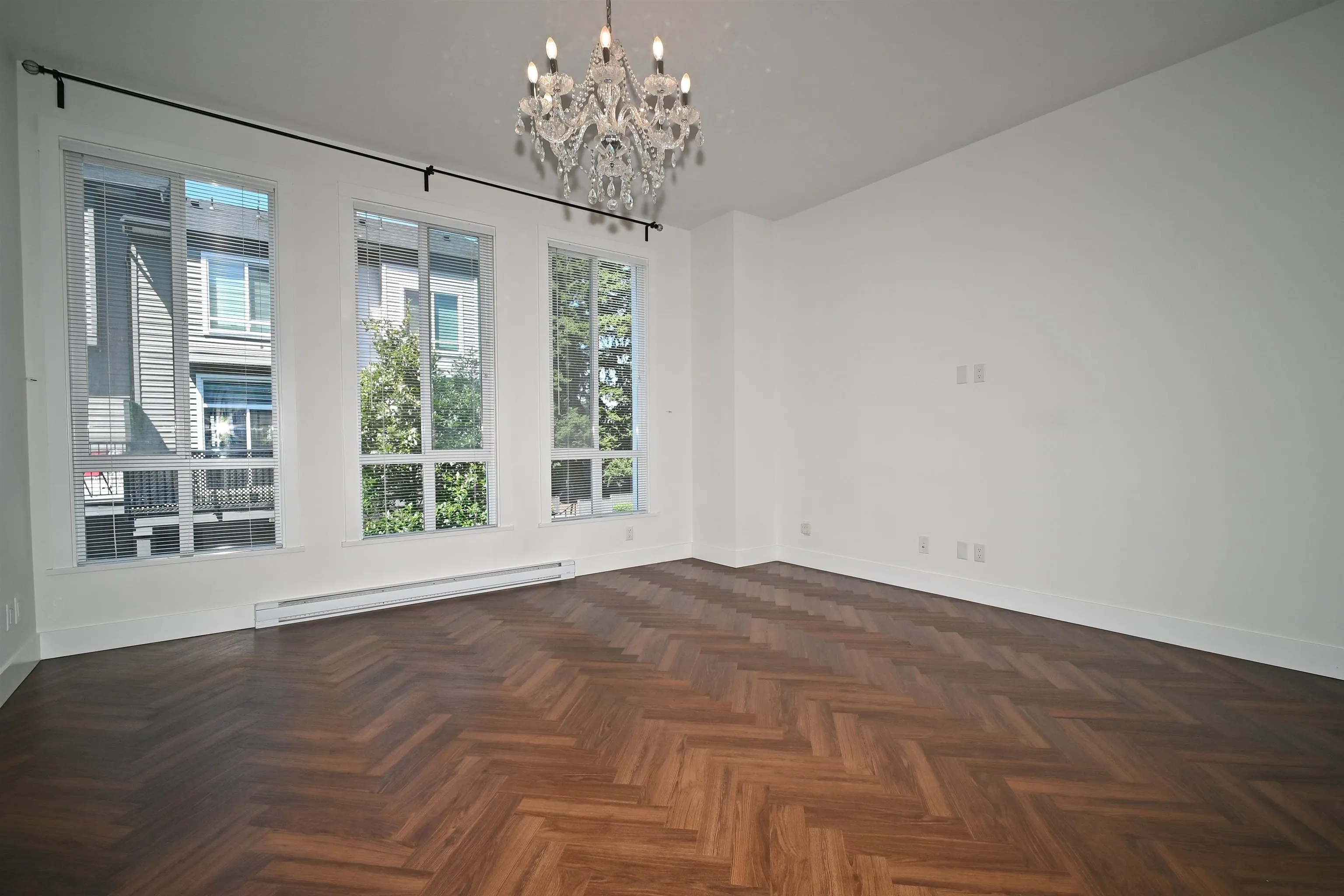 73 15898 27 Avenue