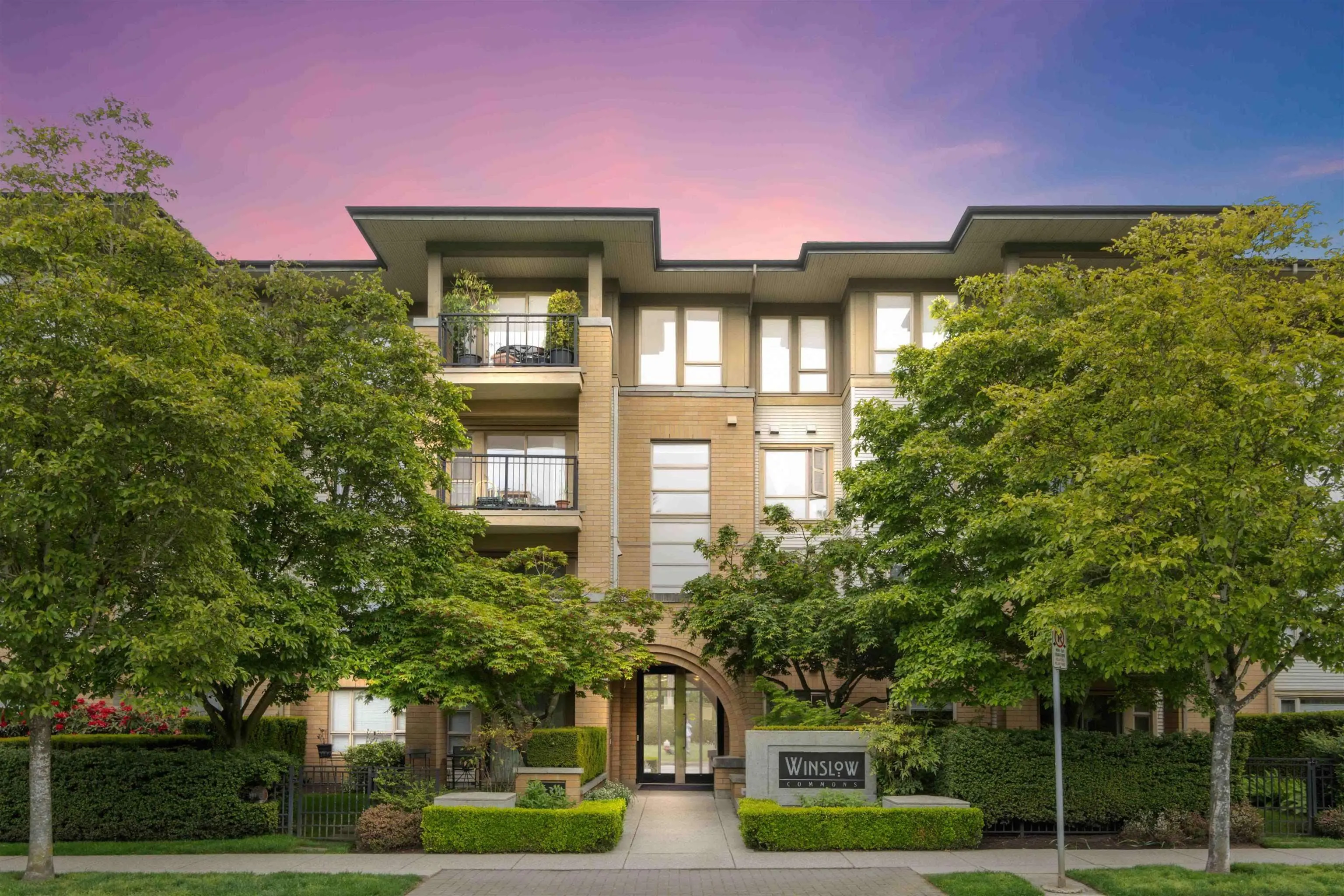 303 2338 Western Parkway