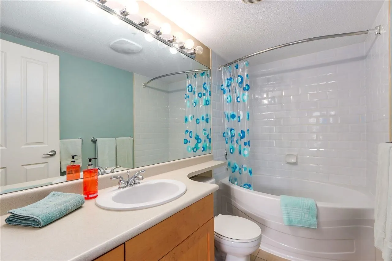 303 2338 Western Parkway