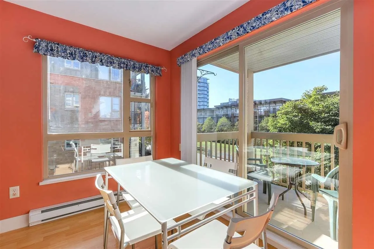 303 2338 Western Parkway