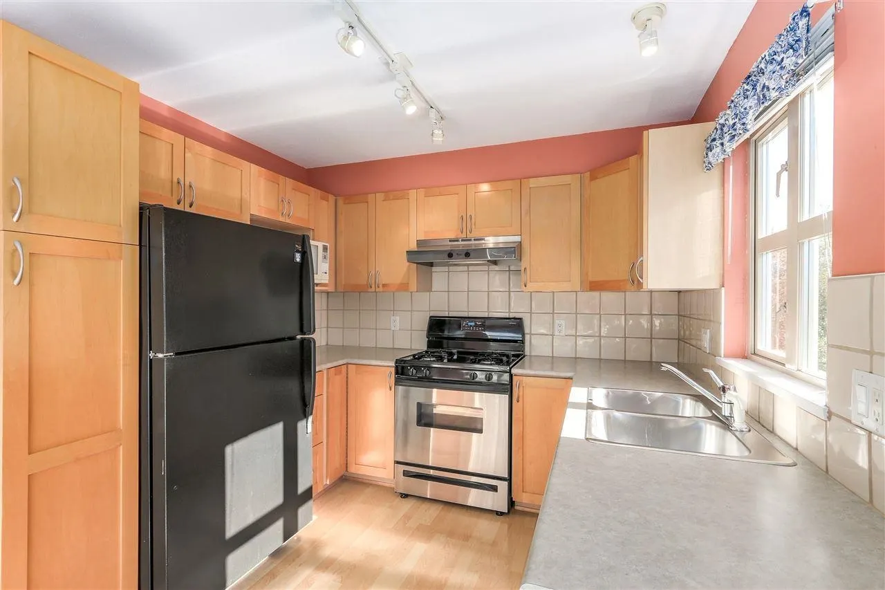 303 2338 Western Parkway
