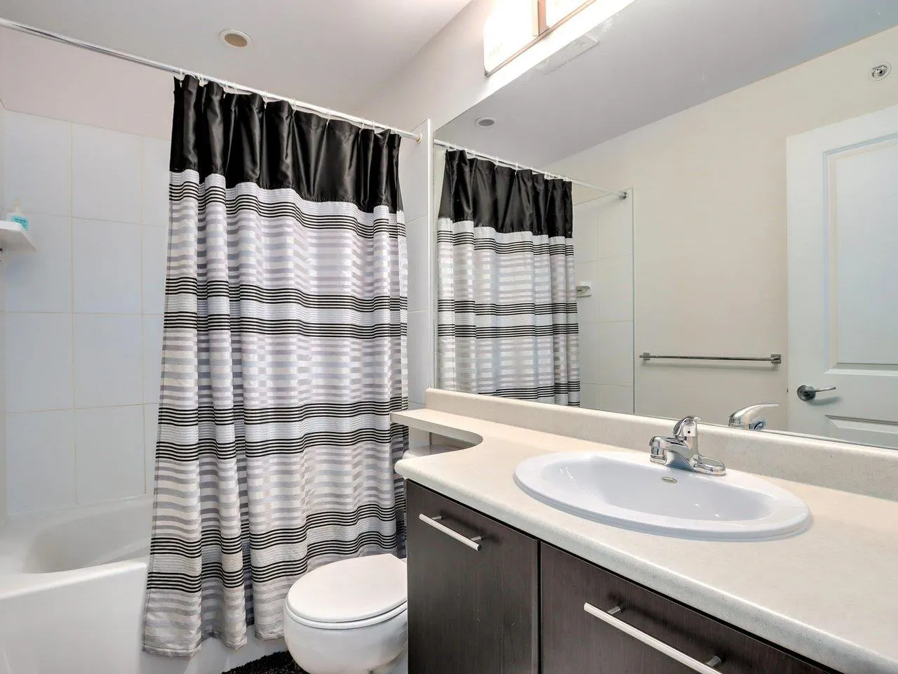 95 2418 Avon Place