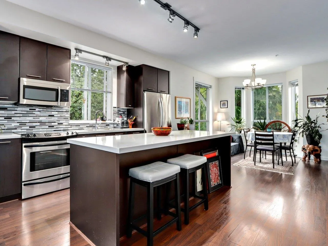 95 2418 Avon Place