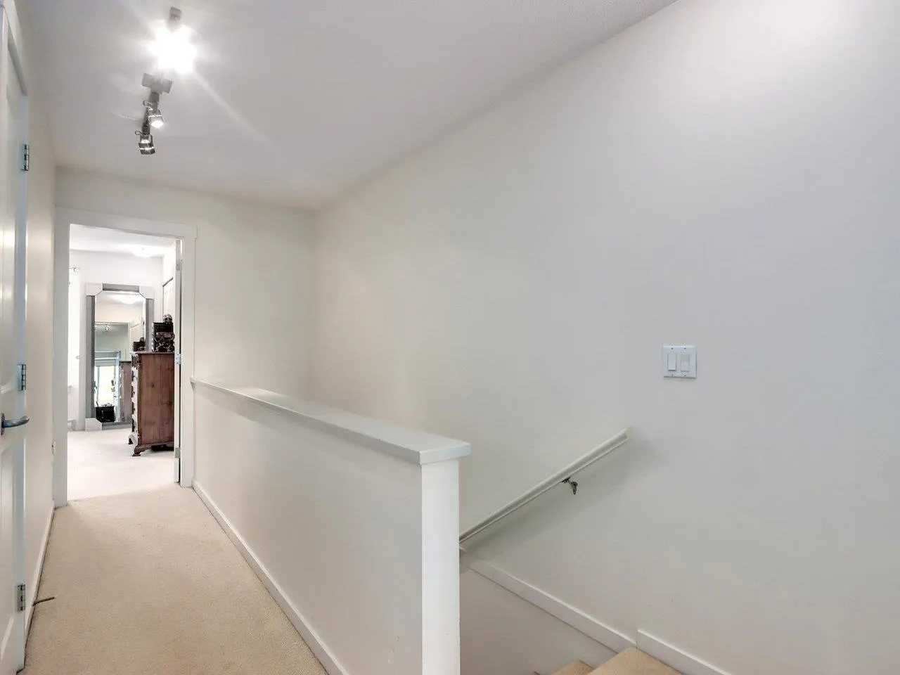 95 2418 Avon Place