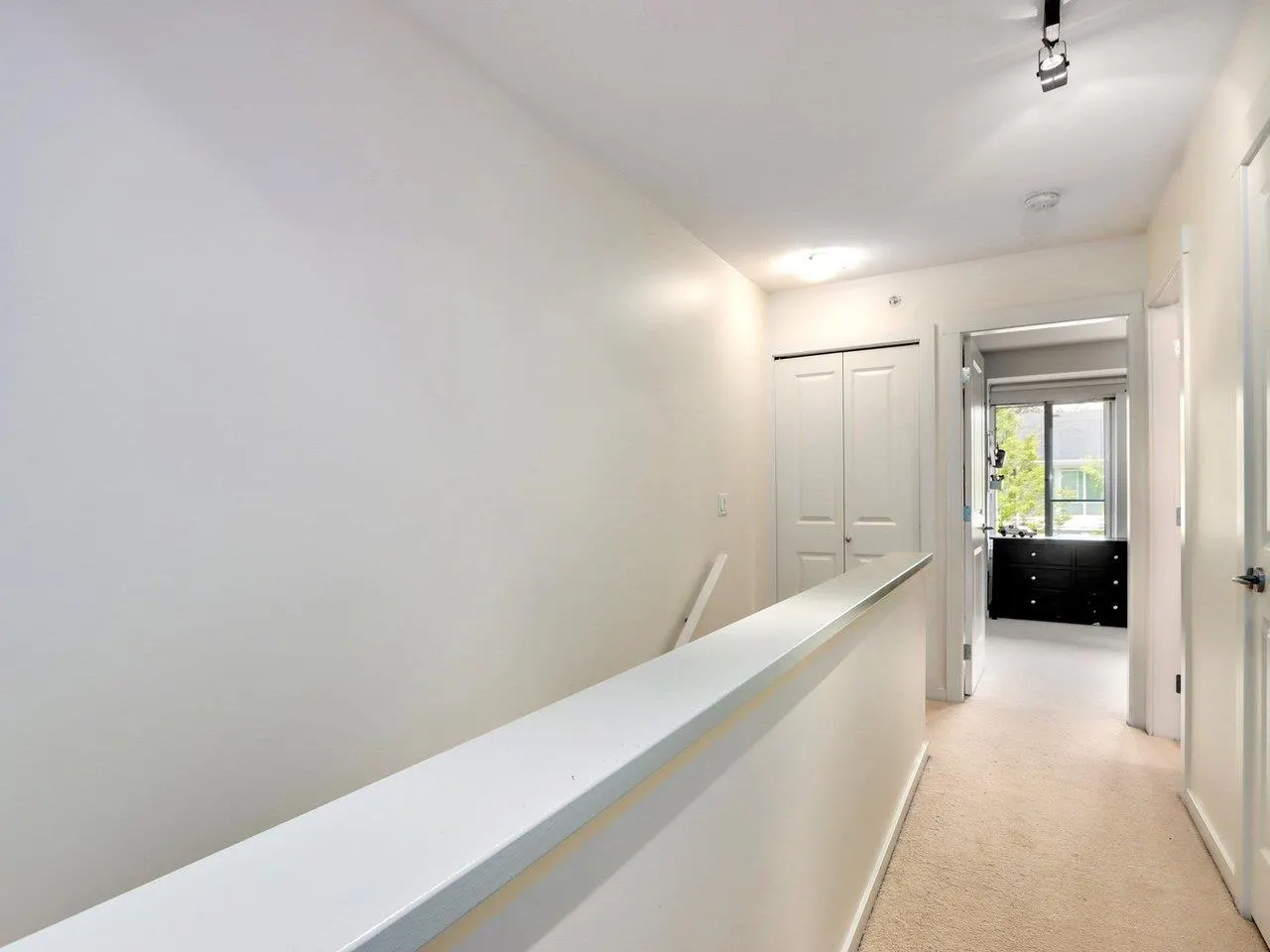 95 2418 Avon Place