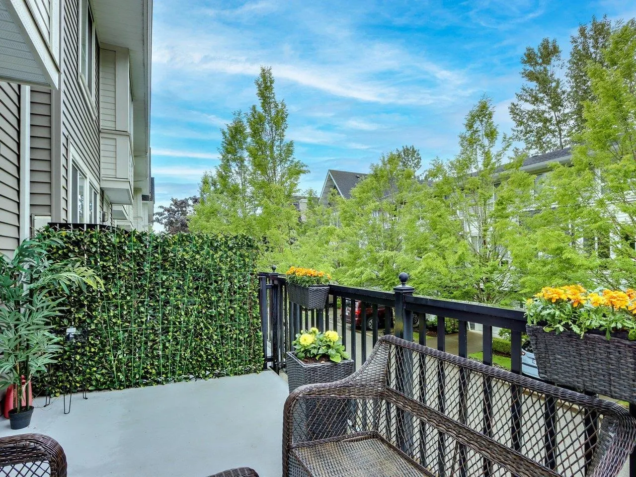 95 2418 Avon Place