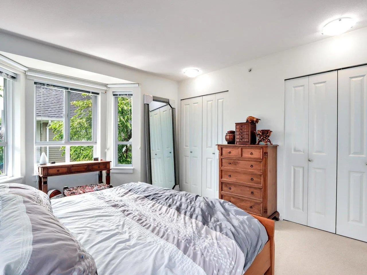 95 2418 Avon Place