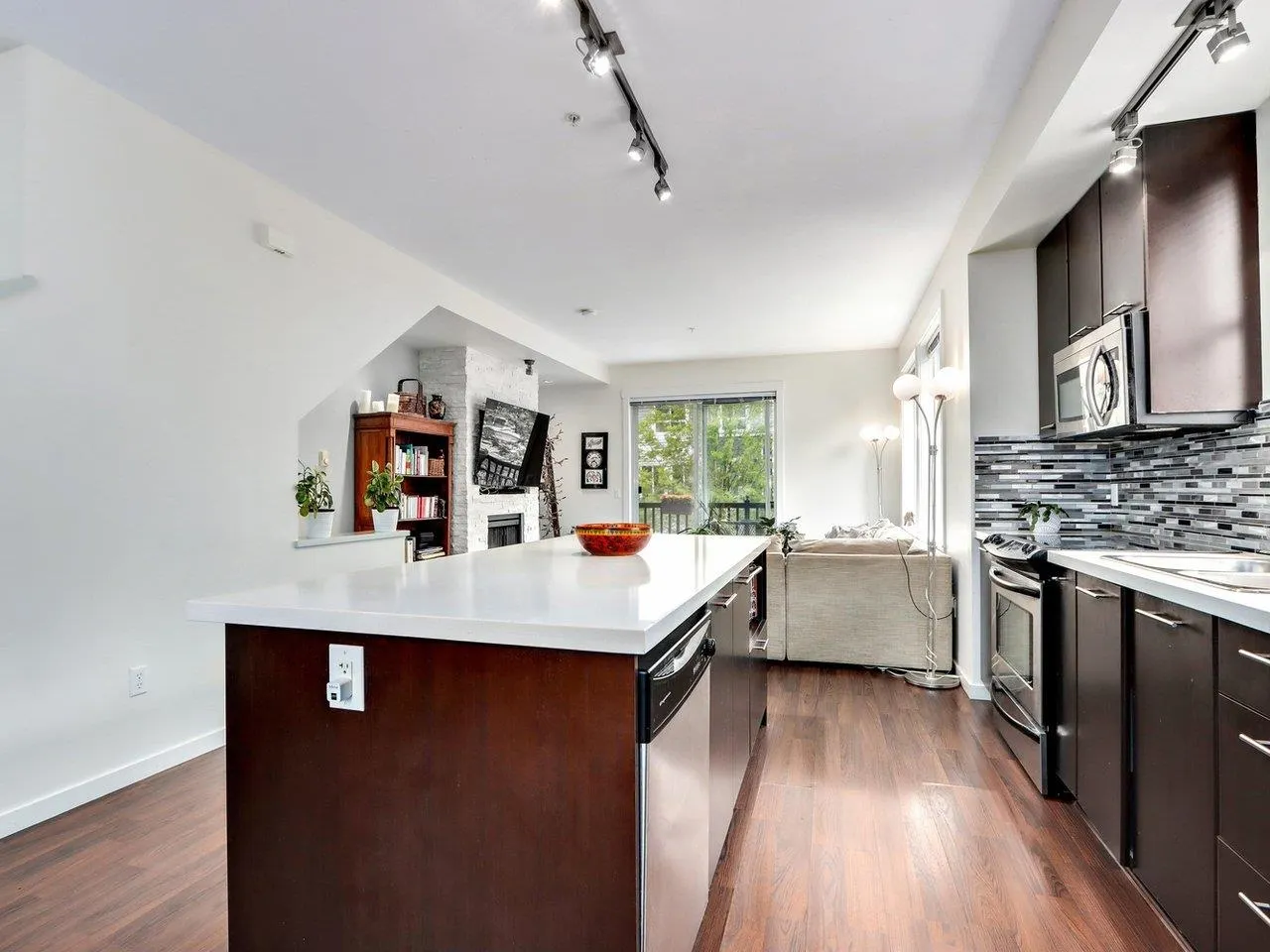 95 2418 Avon Place