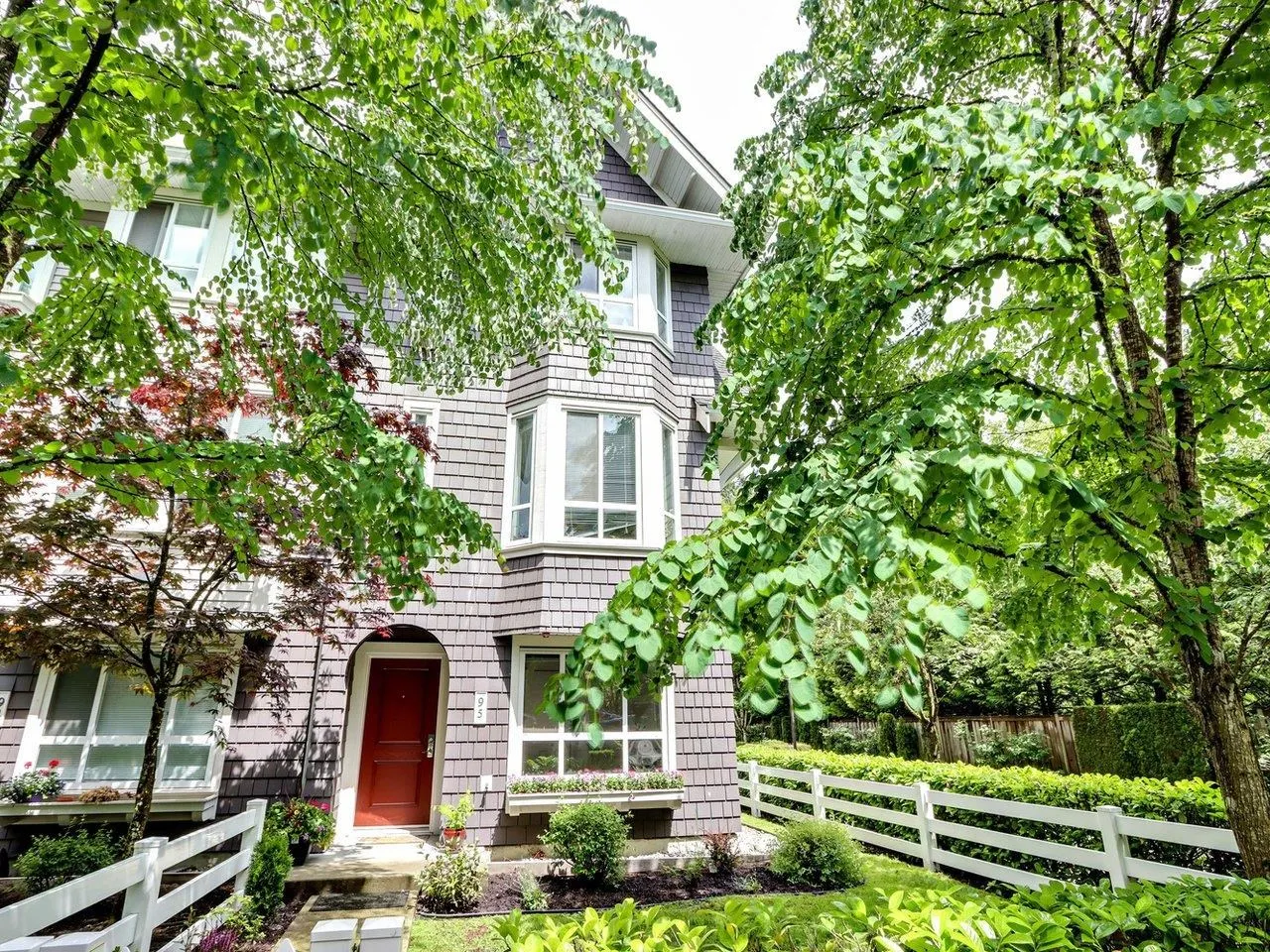 95 2418 Avon Place