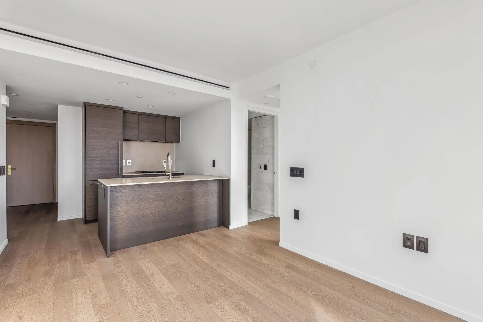 1901 1408 Robson Street