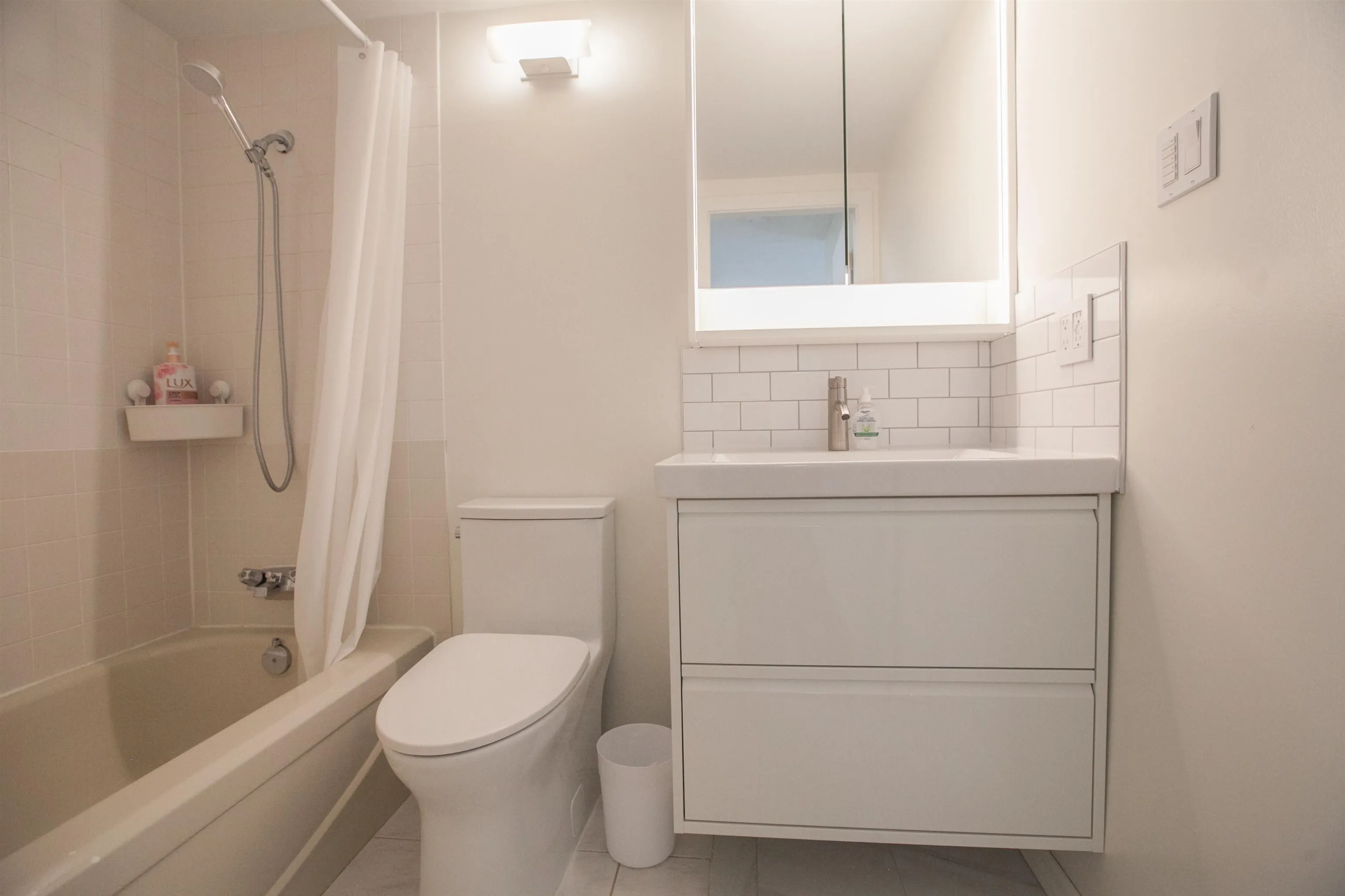 328 8460 Lansdowne Road