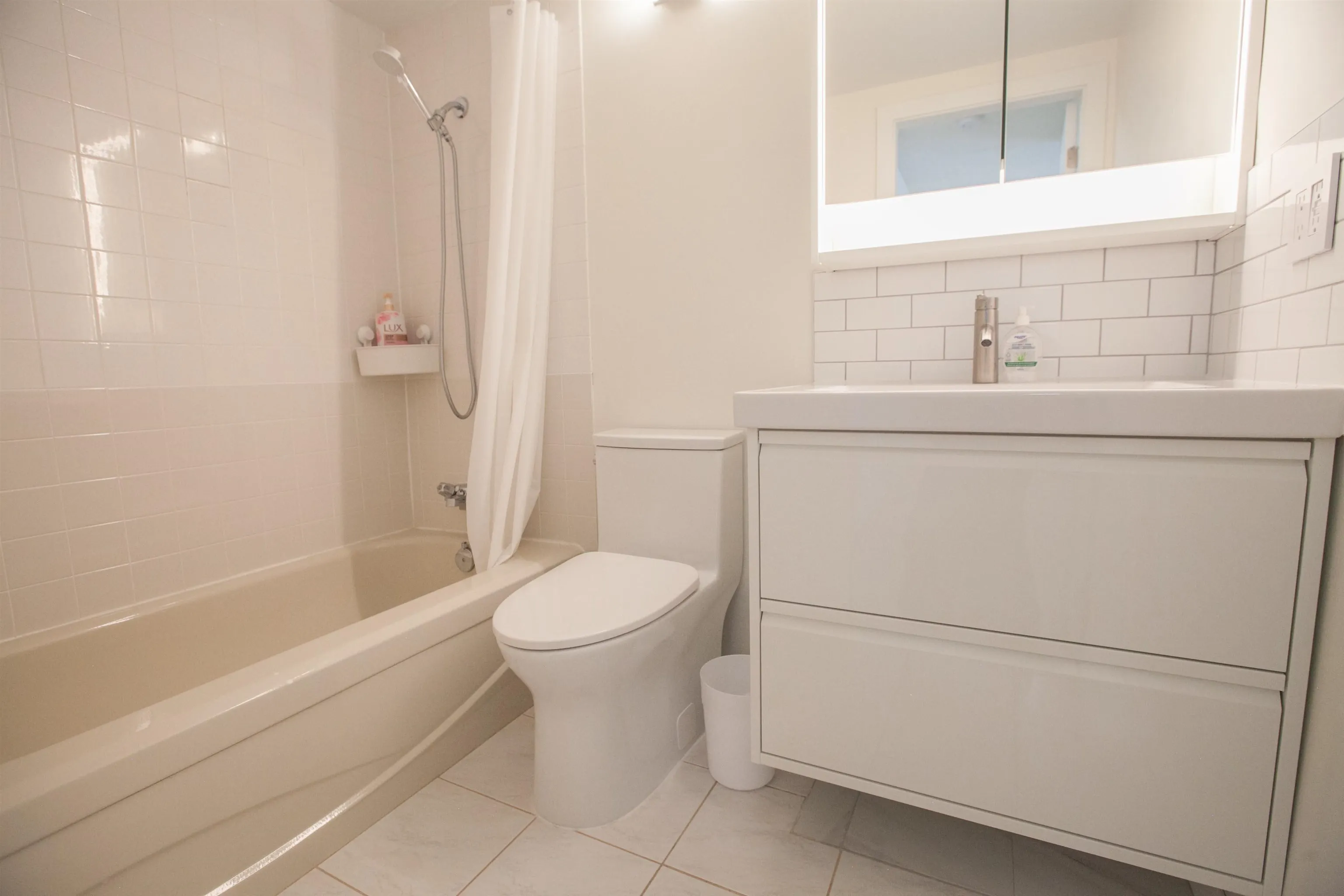 328 8460 Lansdowne Road