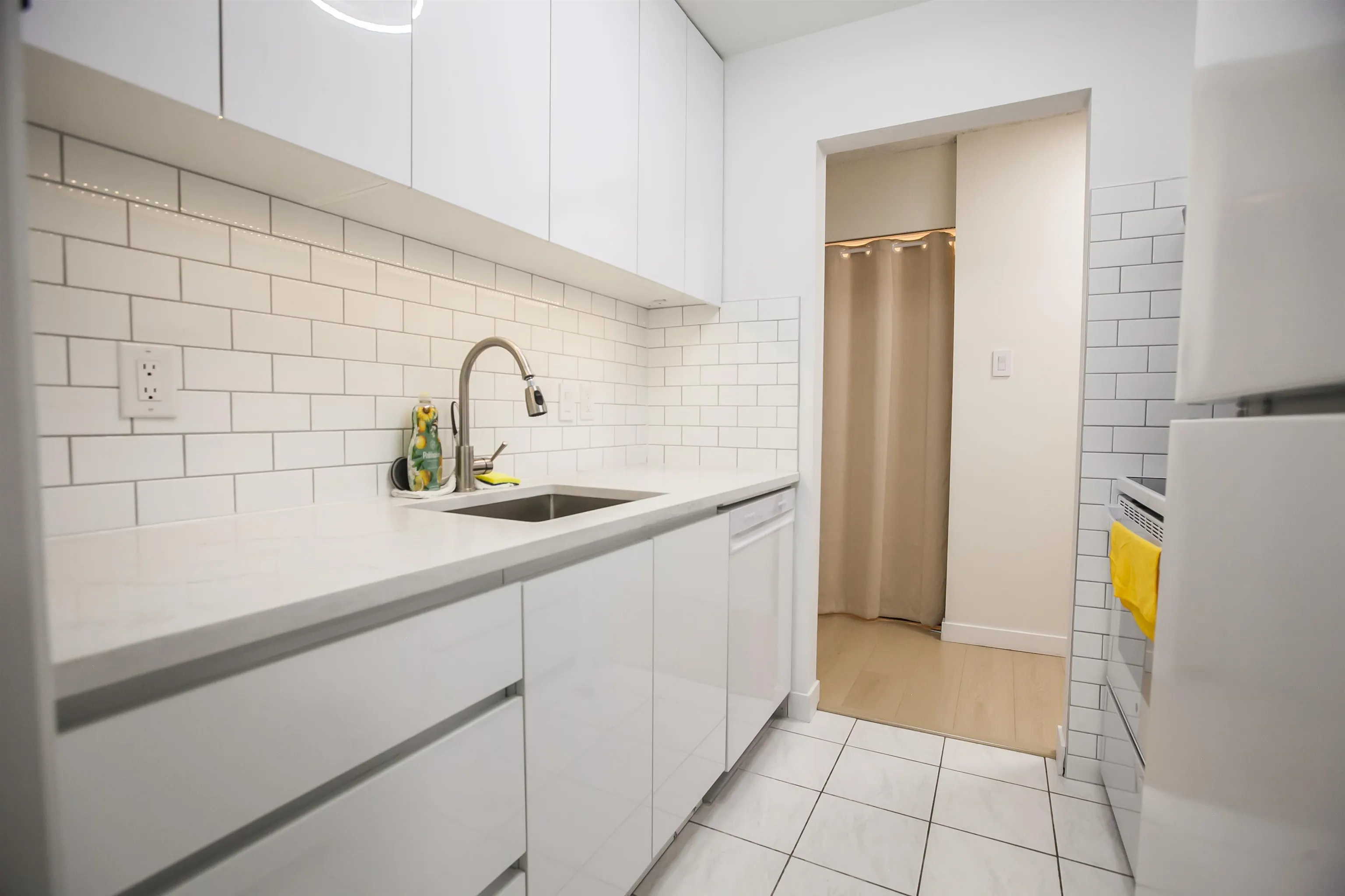 328 8460 Lansdowne Road