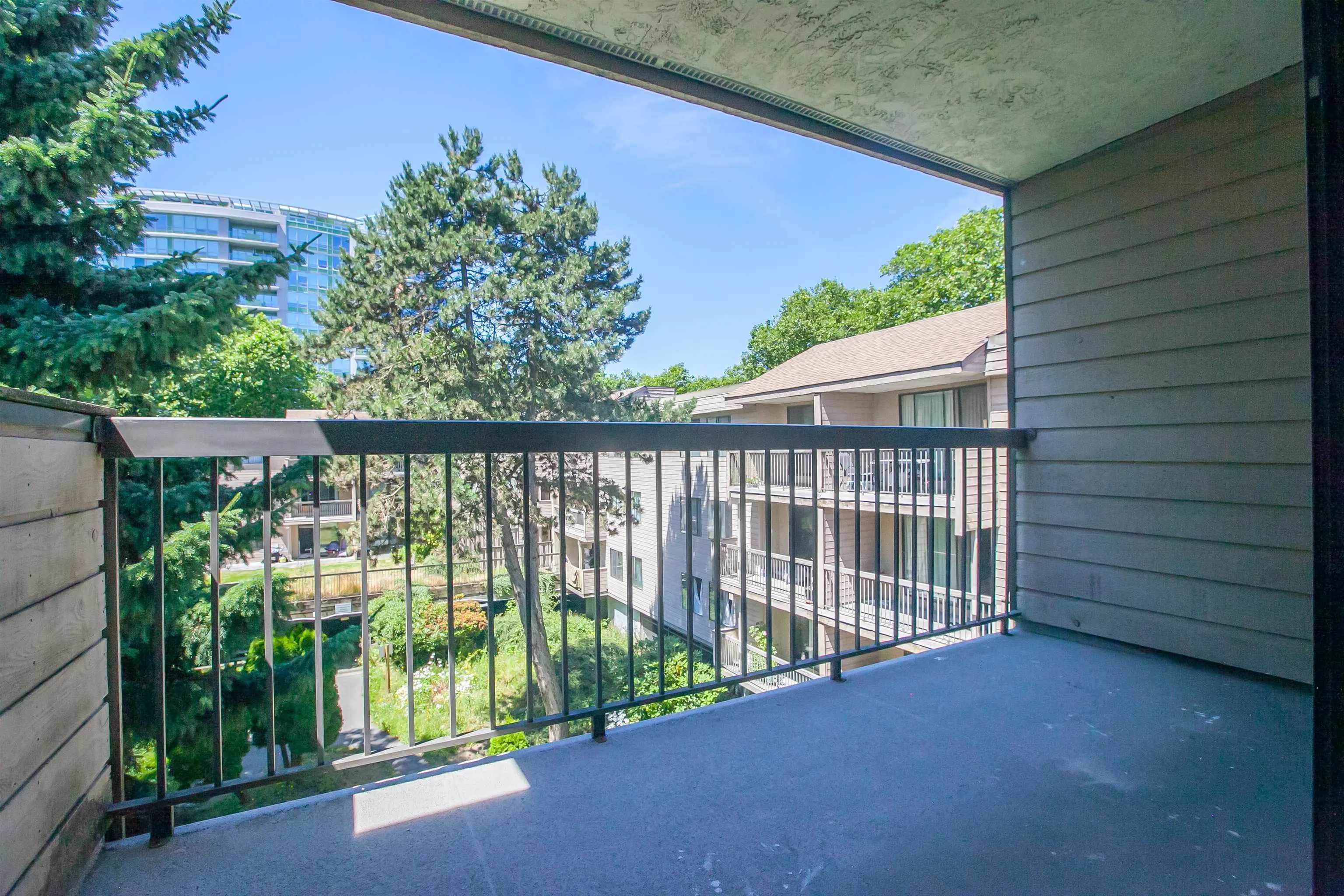 328 8460 Lansdowne Road