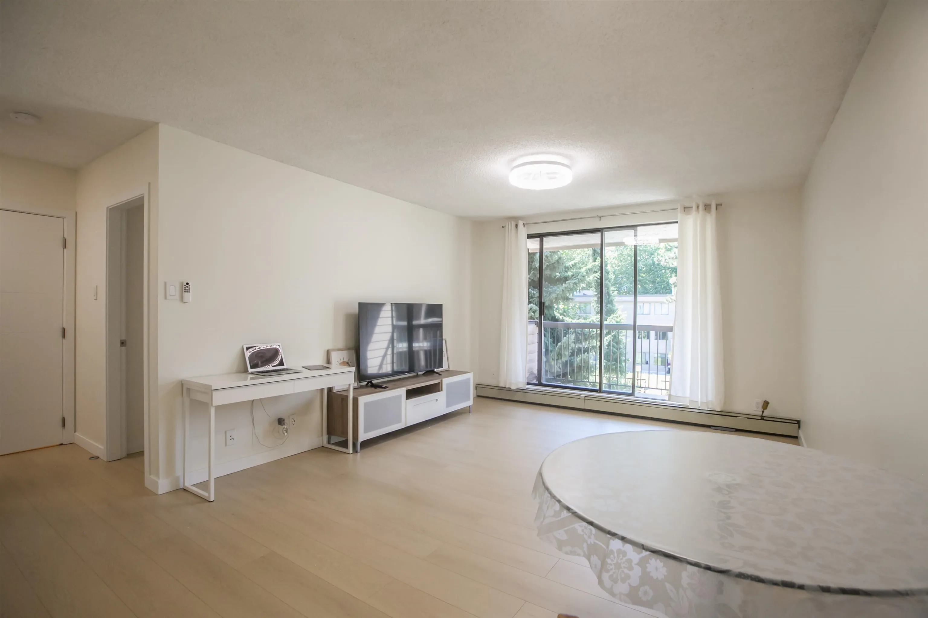 328 8460 Lansdowne Road