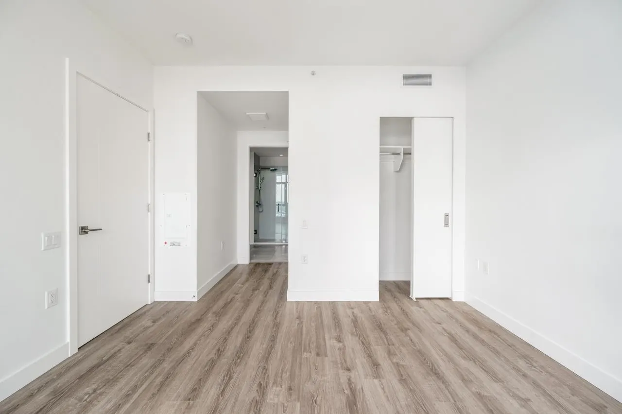 1303 6511 Sussex Avenue