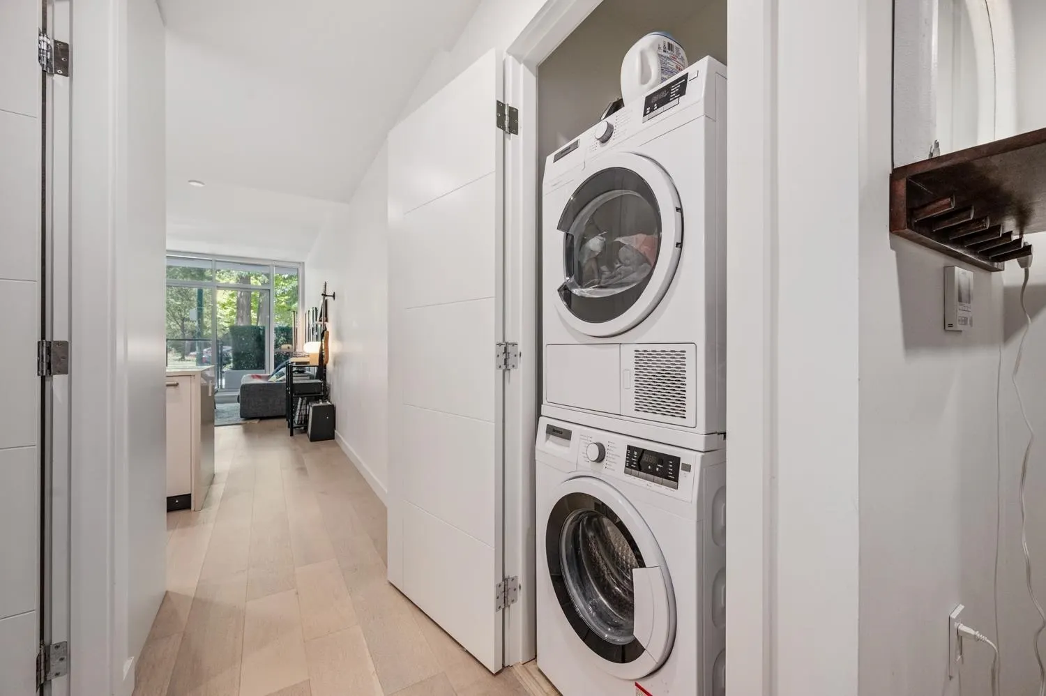 10X 4240 Cambie Street