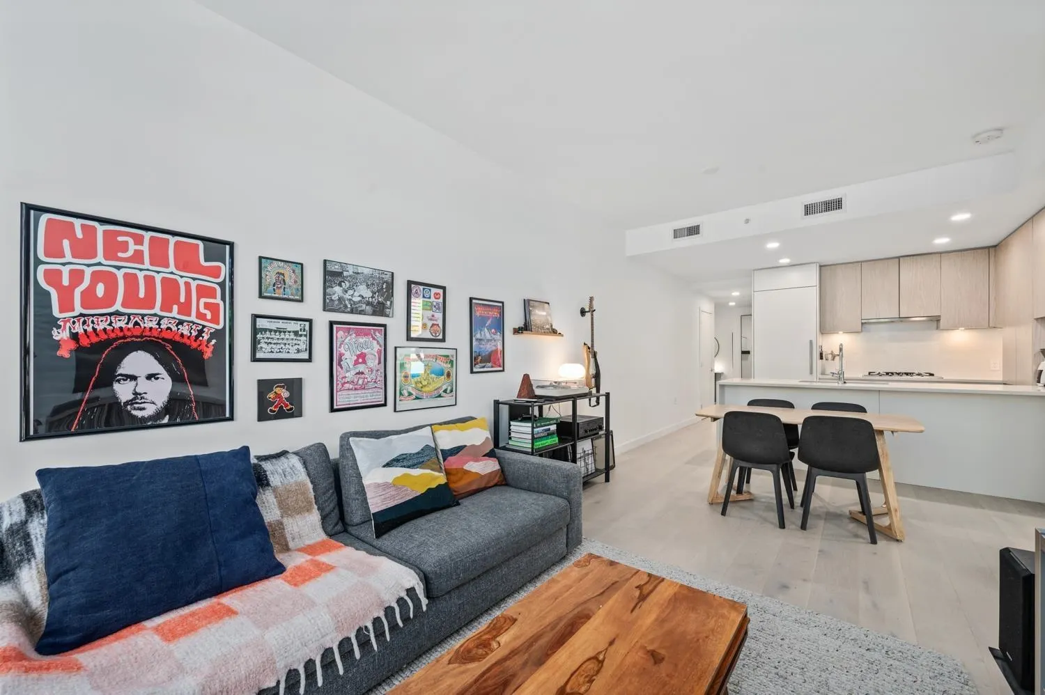 10X 4240 Cambie Street