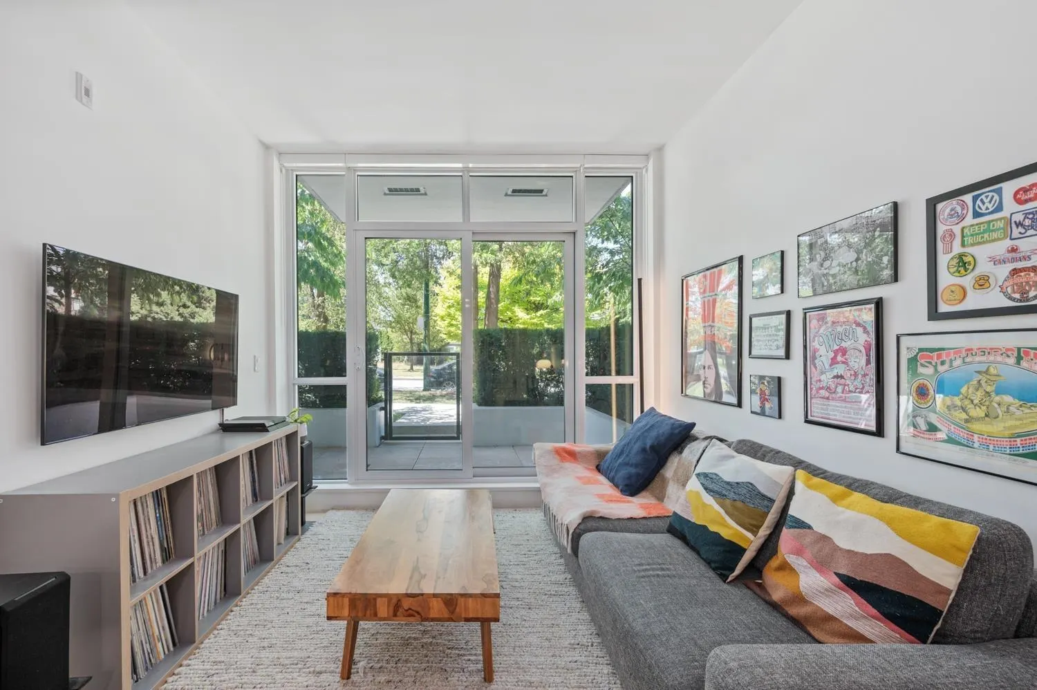 10X 4240 Cambie Street