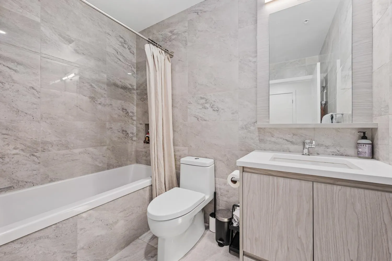 10X 4240 Cambie Street
