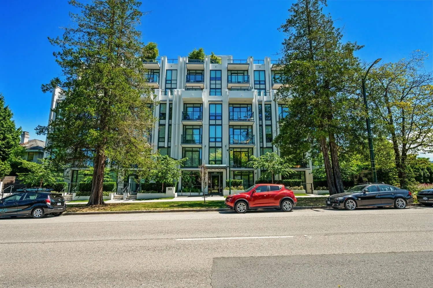 10X 4240 Cambie Street