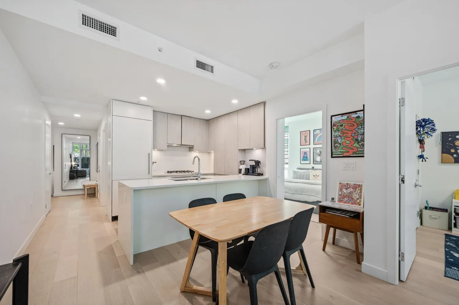 10X 4240 Cambie Street