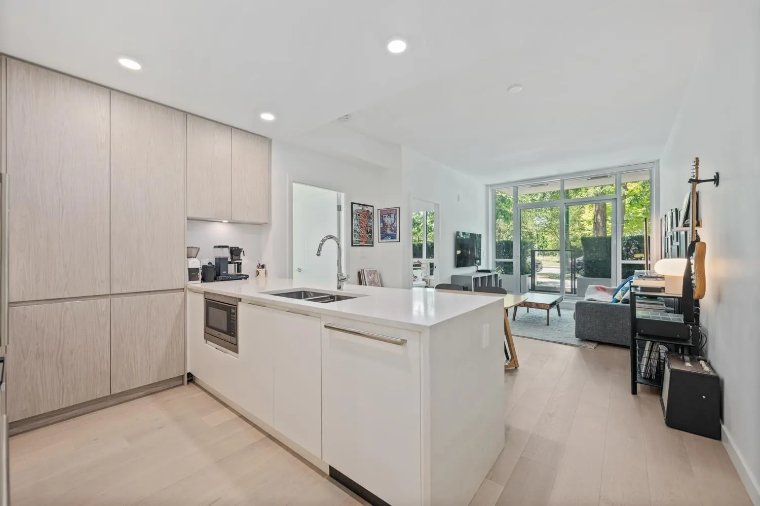 10X 4240 Cambie Street