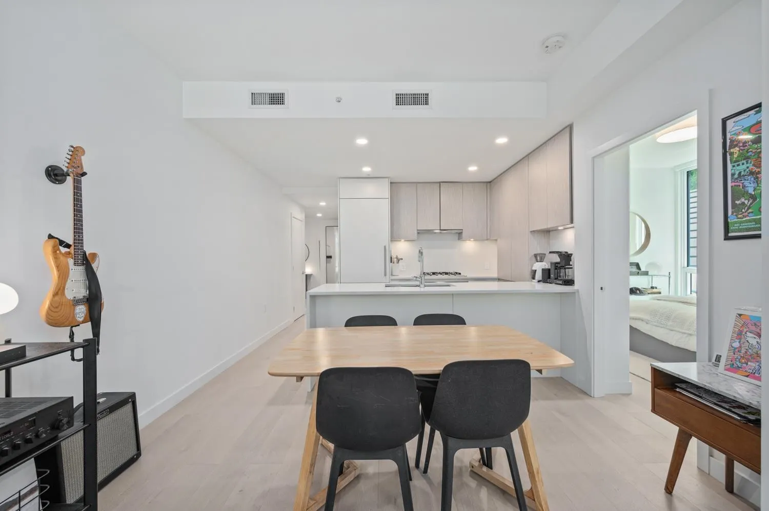 10X 4240 Cambie Street