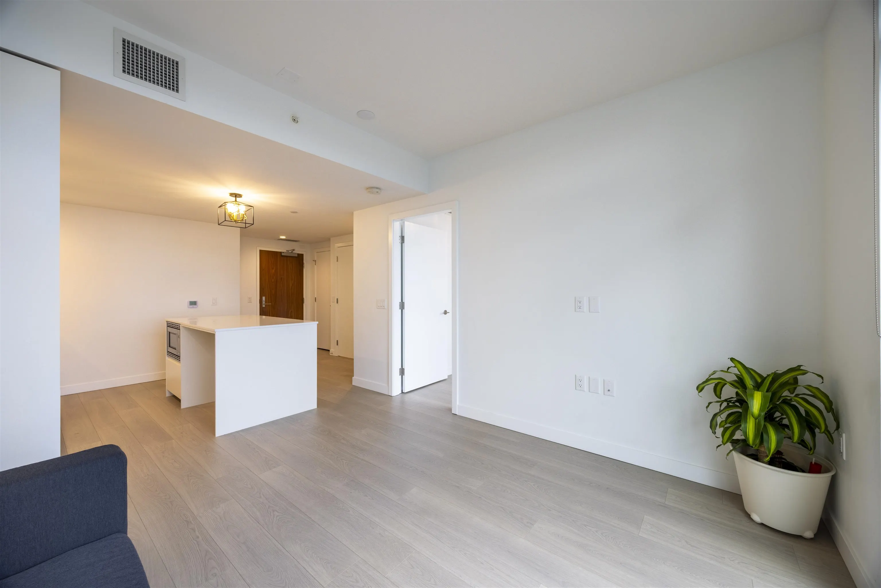 3408 6537 Telford Avenue