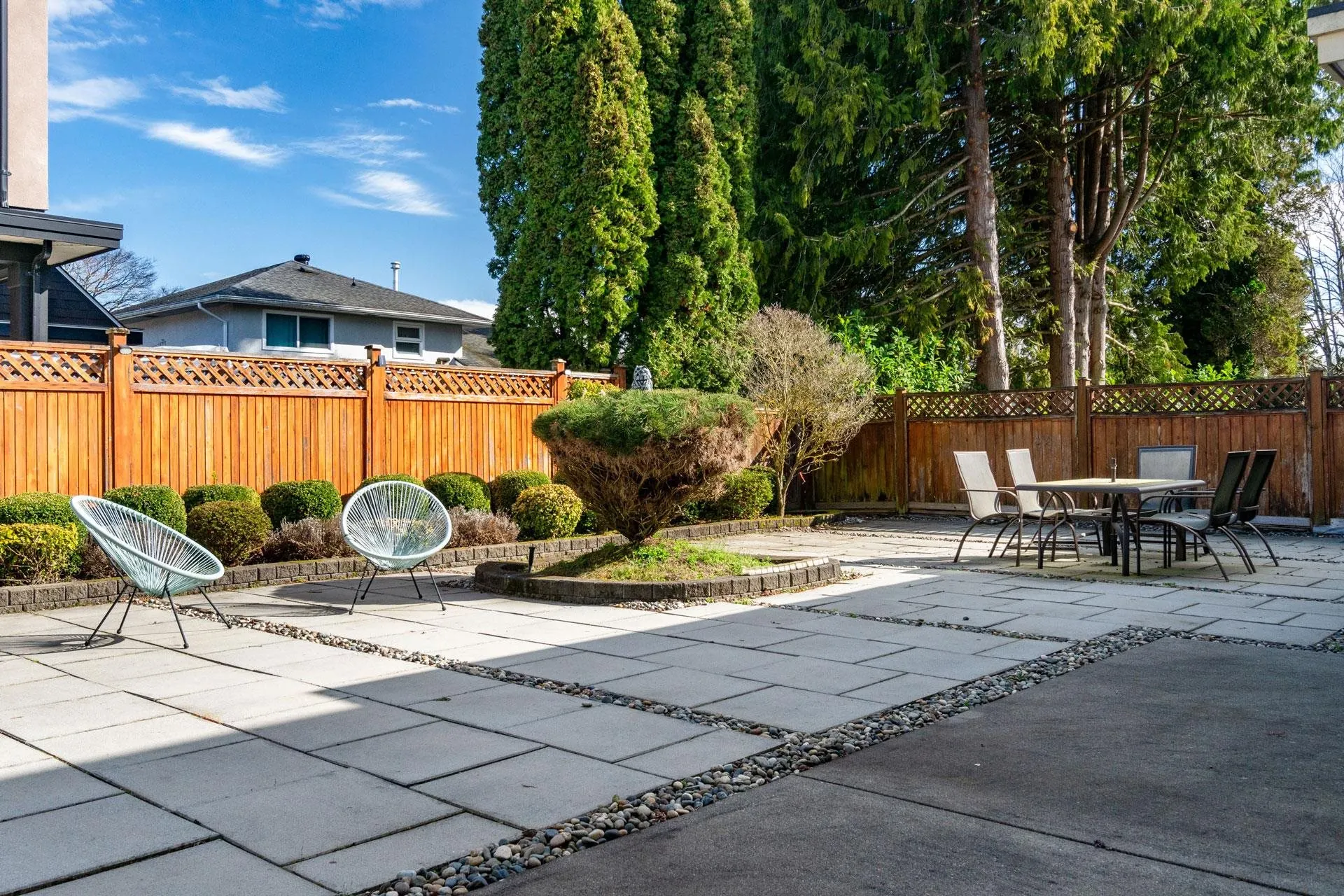 9028 Pinewell Crescent