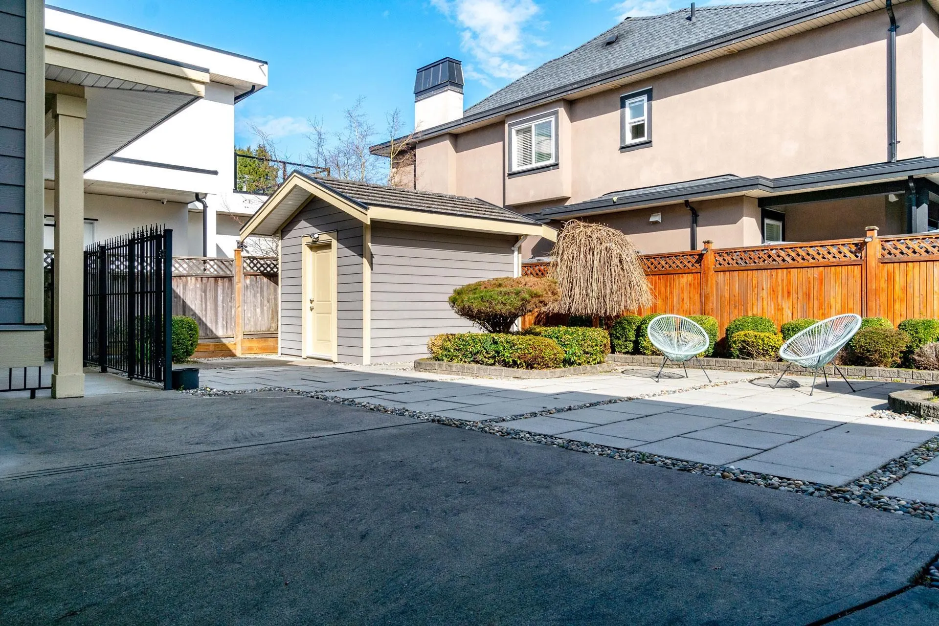 9028 Pinewell Crescent