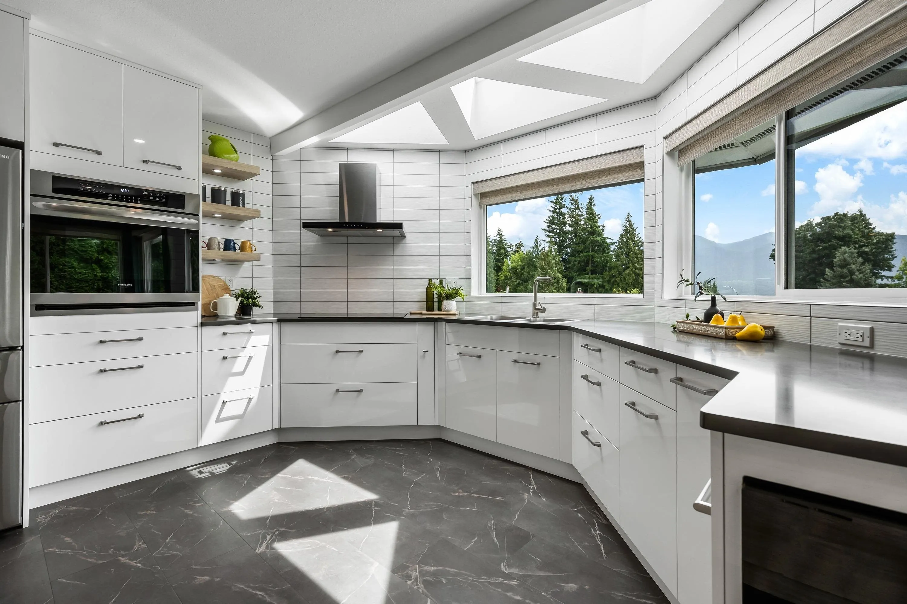 10023 Eagle Crescent