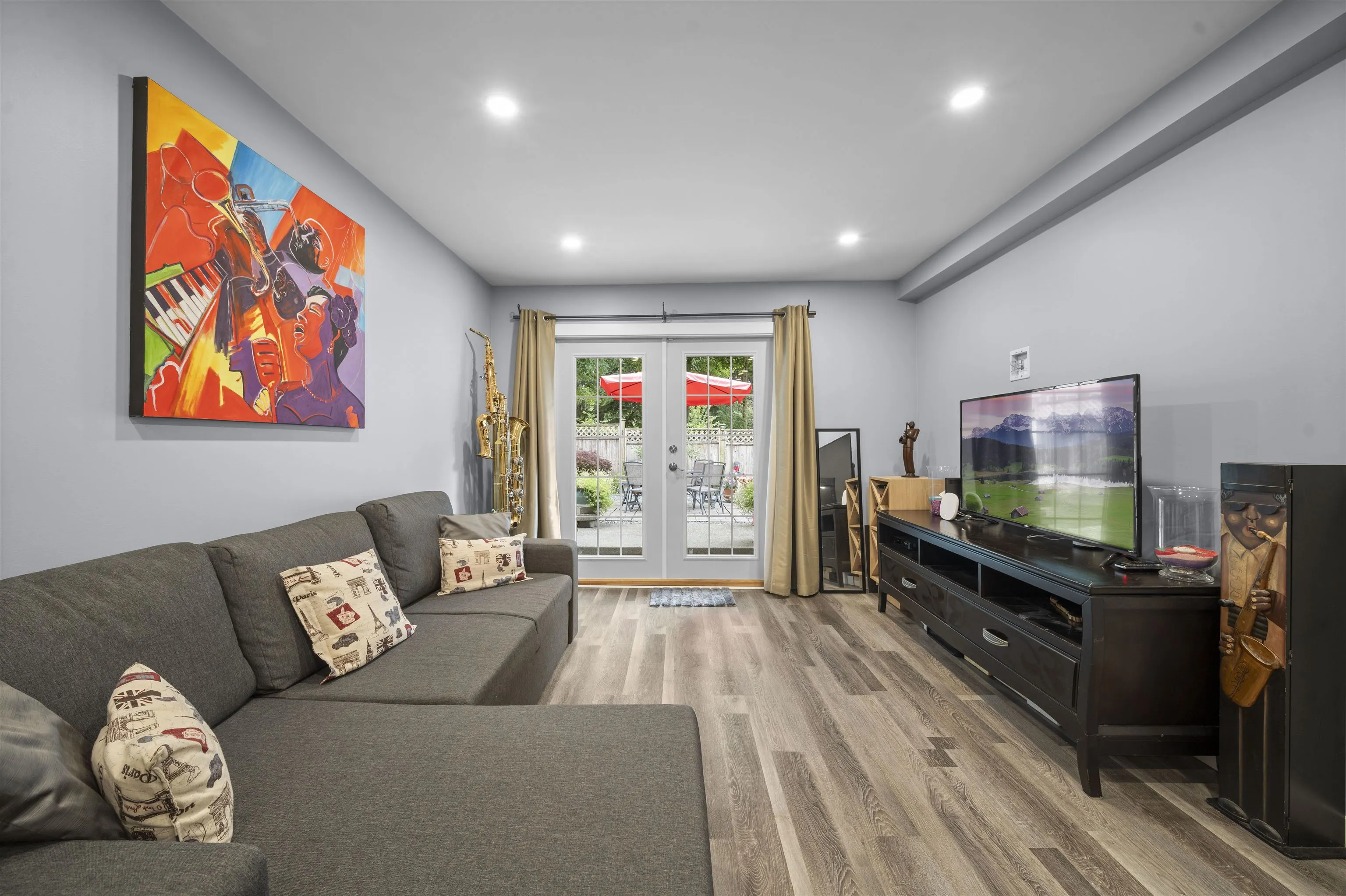 202 Davis Crescent