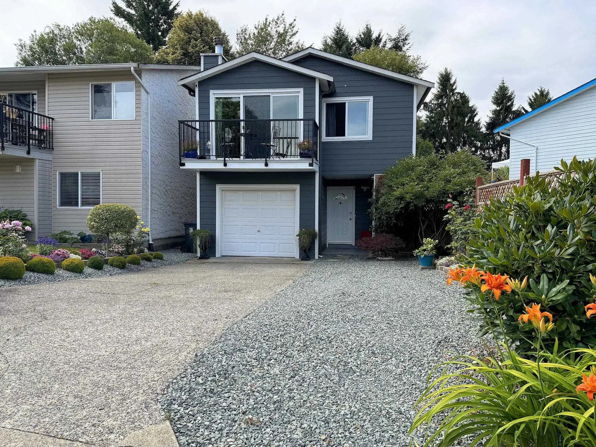 202 Davis Crescent