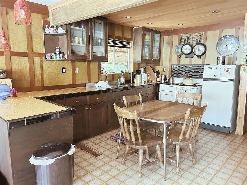 4 Debeck Creek