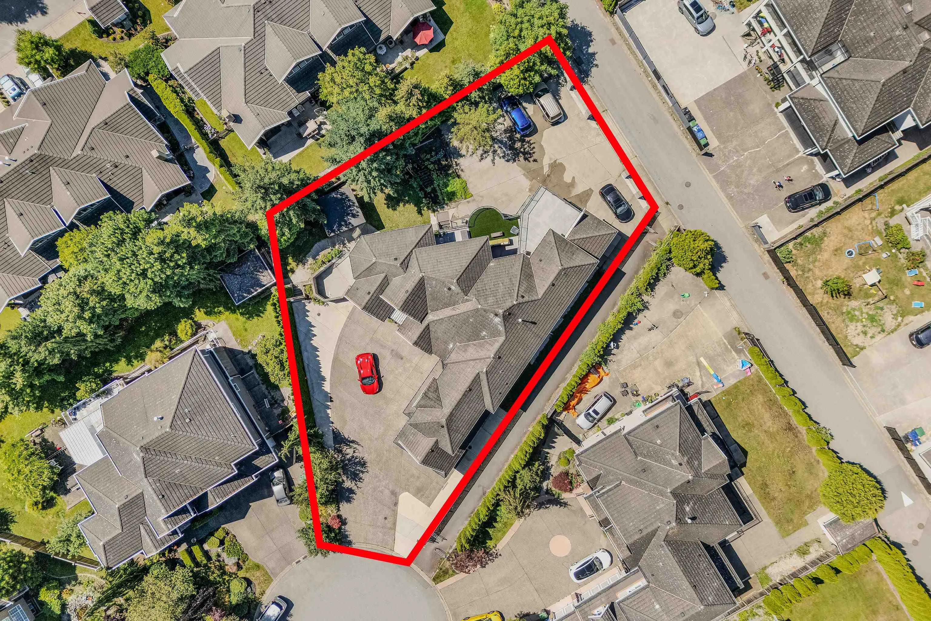 5733 W Kettle Crescent