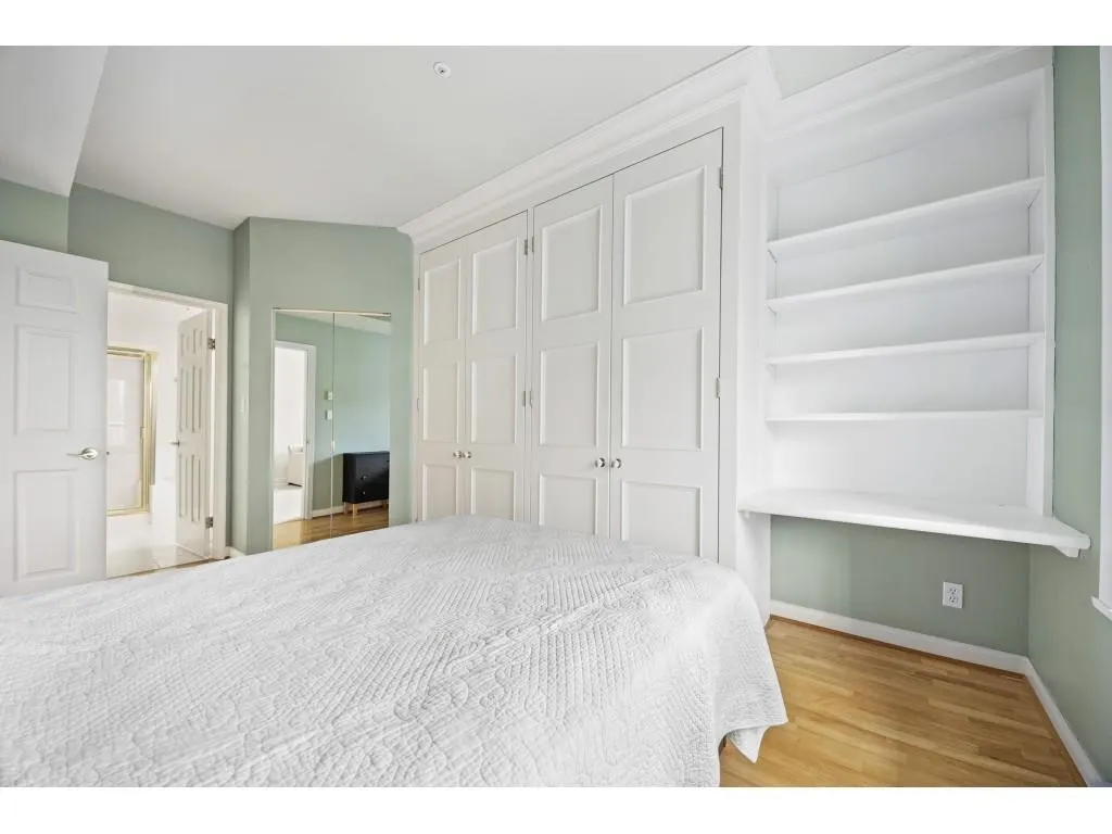 427 5835 Hampton Place