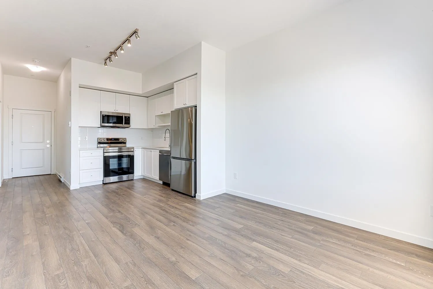 610 15858 Fraser Highway