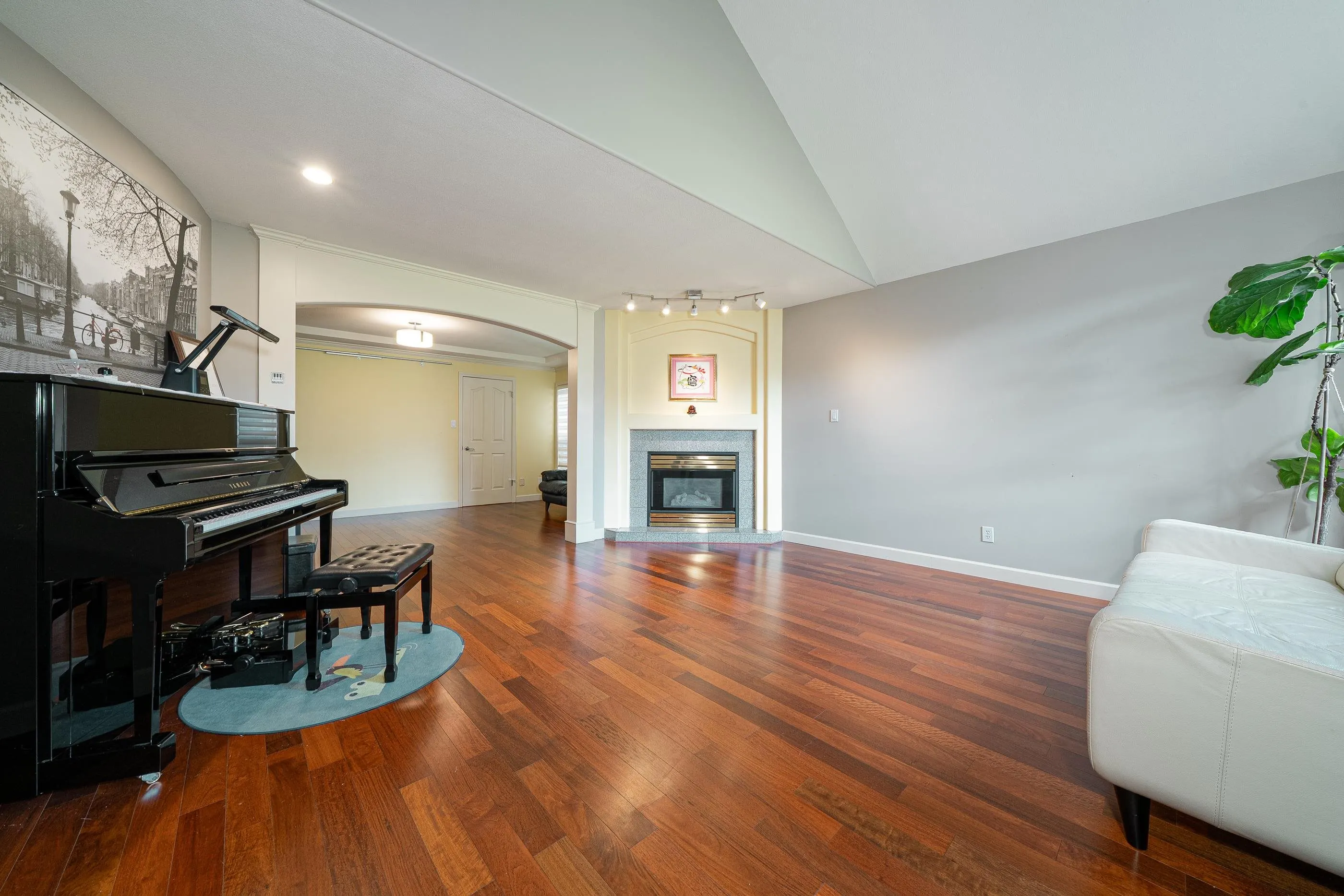5491 Lackner Crescent