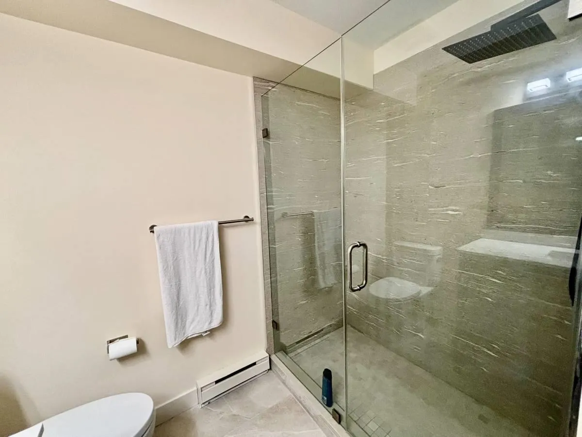 17 1204 Main Street
