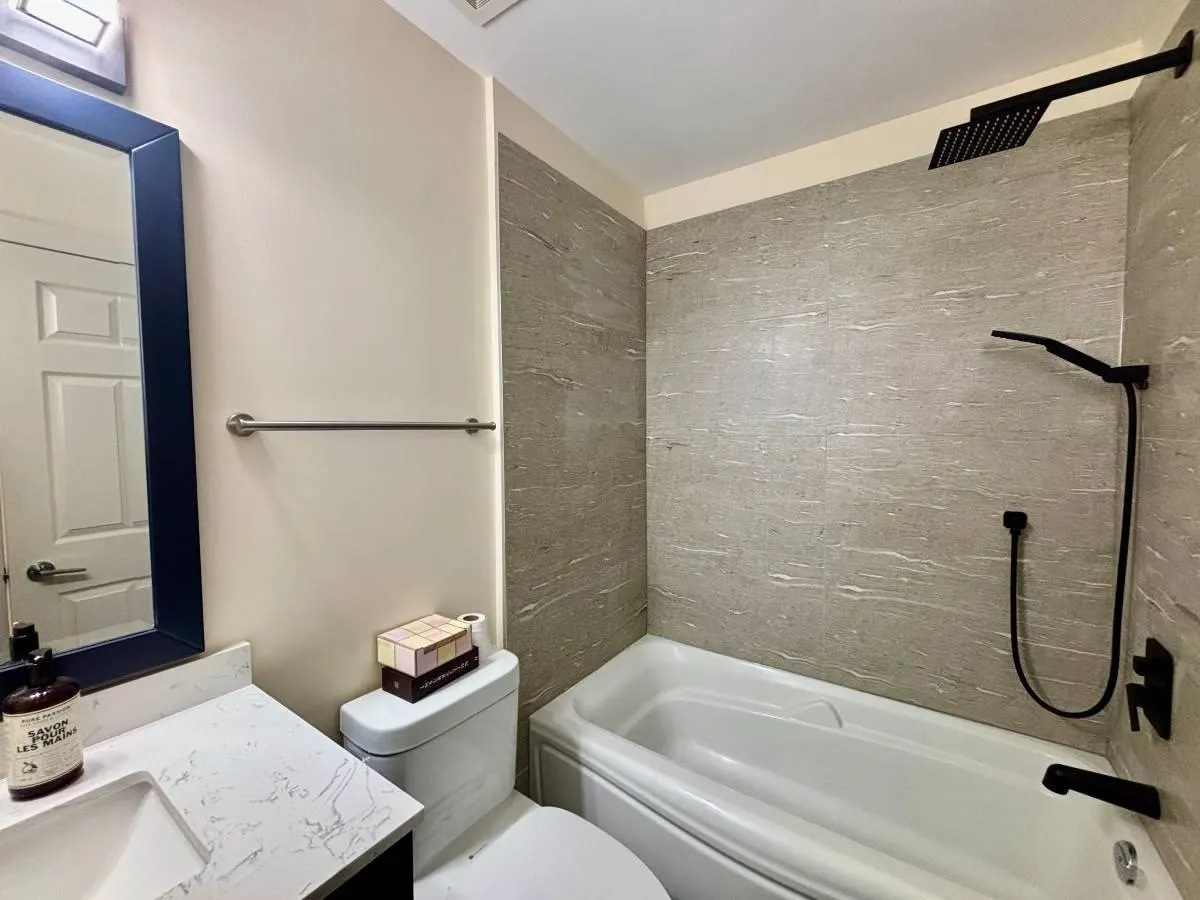 17 1204 Main Street